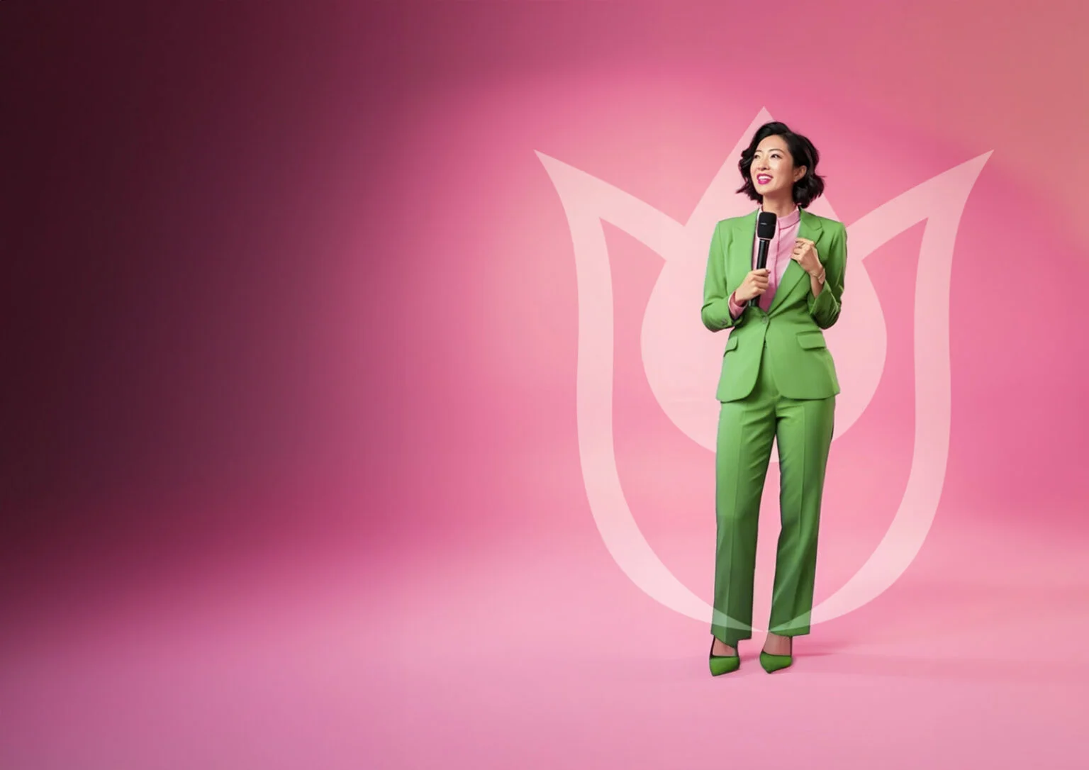 Speaker standing against the Tulipon mark