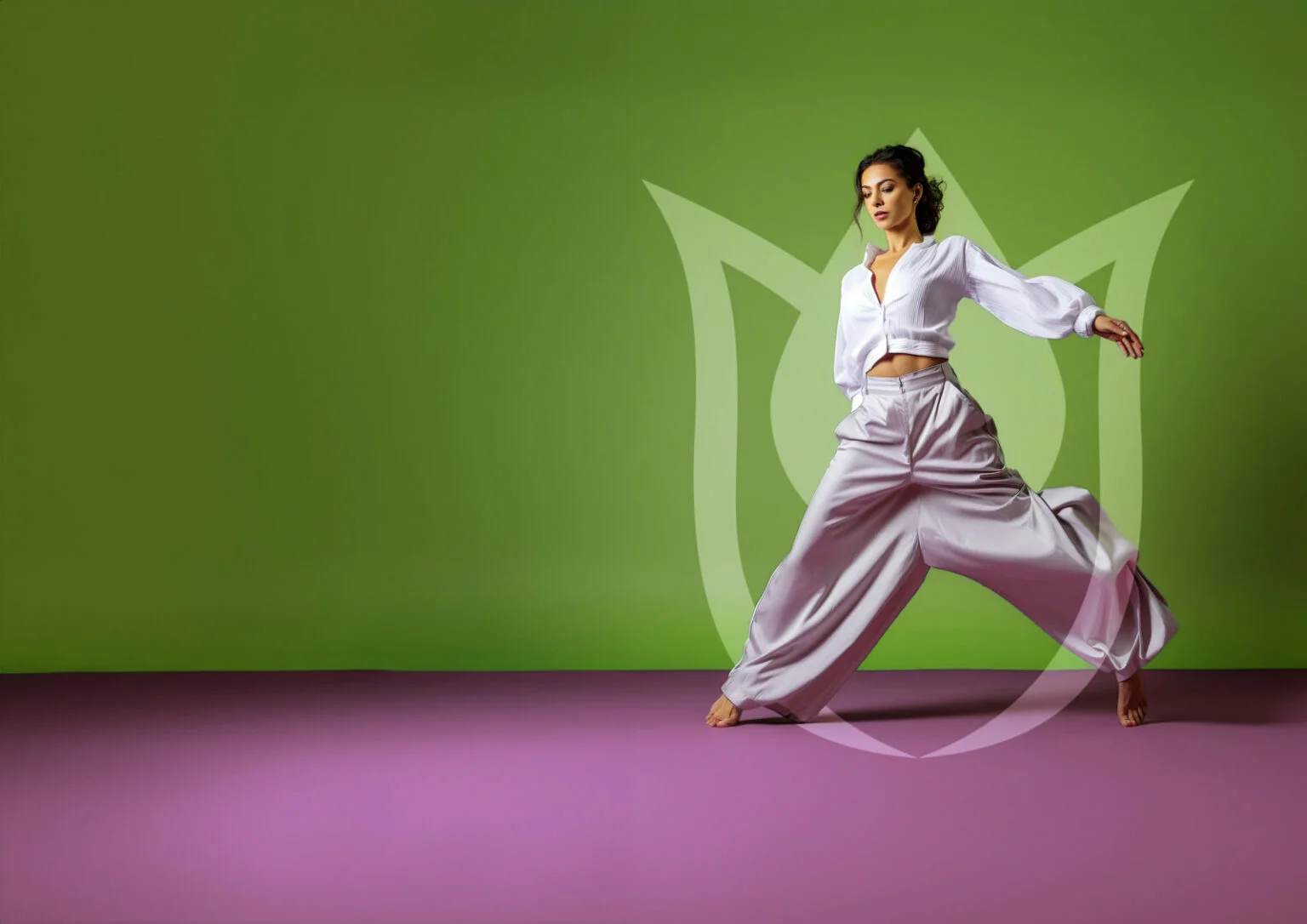 Dancer moving against the Tulipon mark
